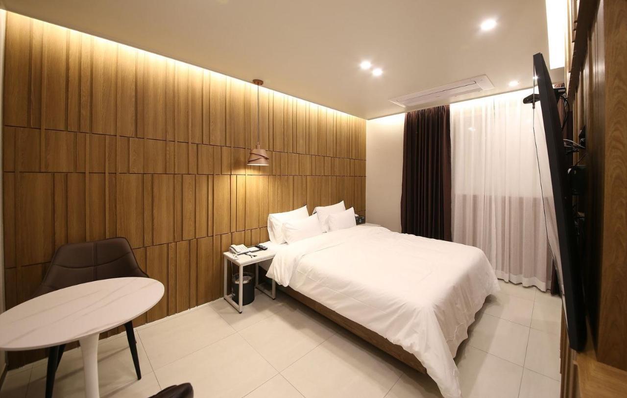 Brown Dot Hotel Sinan Gwangju Metropolitan City Esterno foto