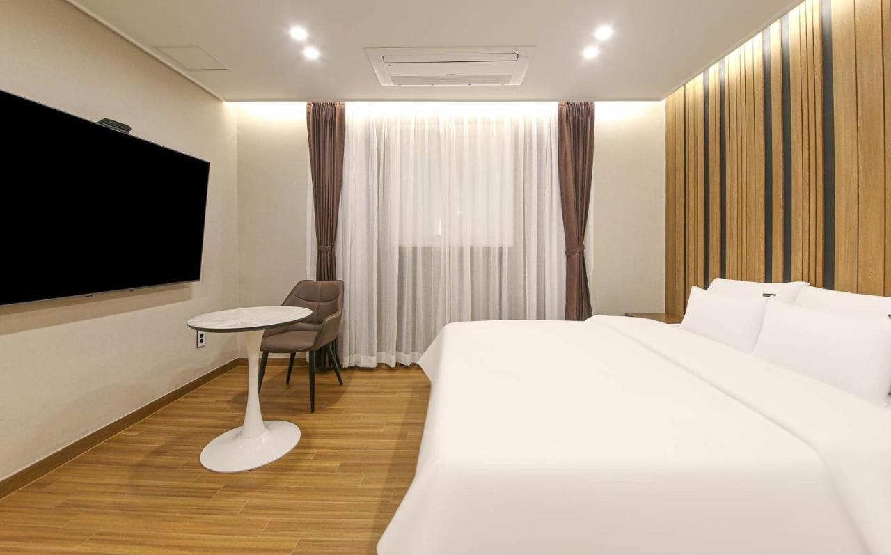 Brown Dot Hotel Sinan Gwangju Metropolitan City Esterno foto
